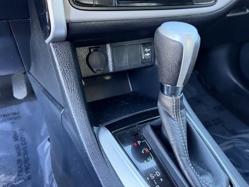 Used 2018 Toyota Corolla LE image 24