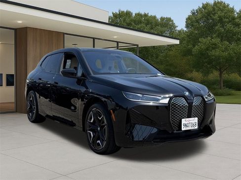 Used 2025 BMW iX xDrive50 w/ Premium Package image 4