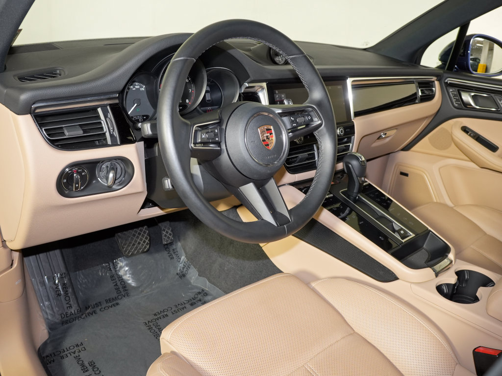 Certified 2024 Porsche Macan w/ Premium Plus Package AWD/4WD image 4