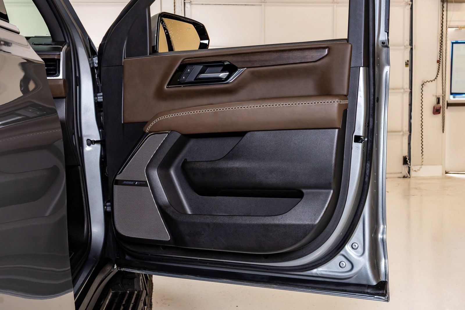 Used 2026 GMC Yukon Denali Ultimate w/ LPO, Floor Liner Package AWD/4WD image 39