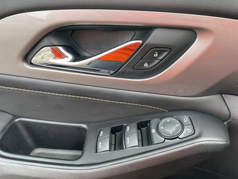 Used 2019 Chevrolet Traverse LT FWD image 31