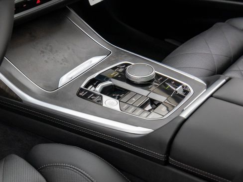 New 2026 BMW X7 xDrive40i w/ Premium Package image 12