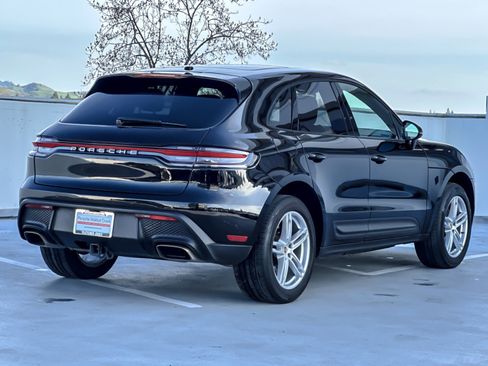 Certified 2022 Porsche Macan image 8
