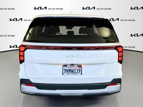 Certified 2025 Kia Carnival FWD image 8