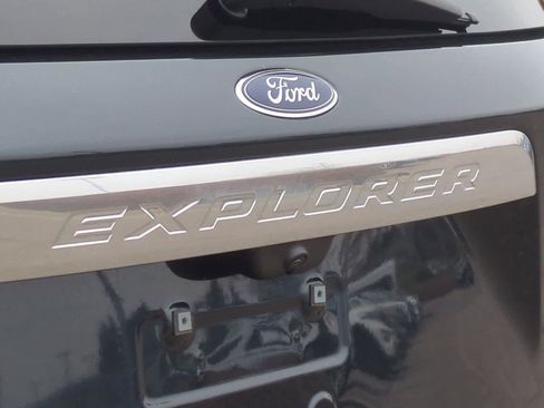 Used 2023 Ford Explorer Platinum w/ Technology Package image 13