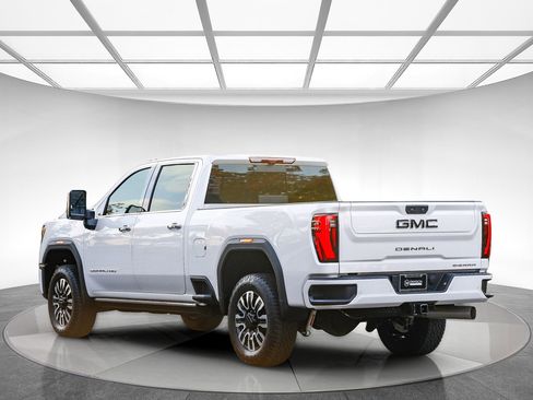 Used 2024 GMC Sierra 3500 Denali Ultimate image 2