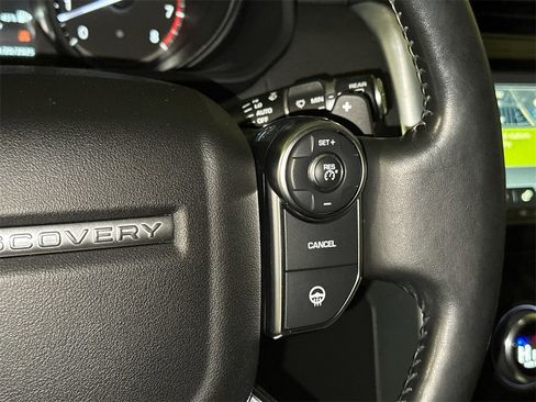 Used 2017 Land Rover Discovery HSE image 30