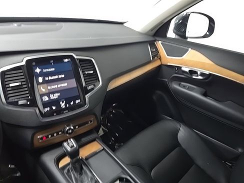 Used 2022 Volvo XC90 T6 Momentum w/ Advanced Package image 26