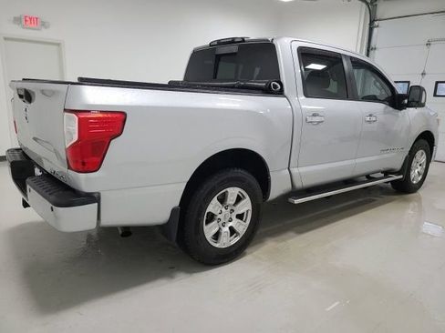Used 2018 Nissan Titan SV w/ SV Convenience Package AWD/4WD image 11