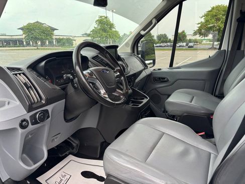 Used 2018 Ford Transit 250 148 Medium Roof RWD image 7