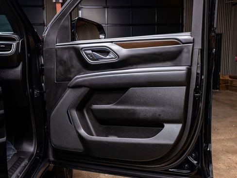 Used 2023 GMC Yukon SLE image 34