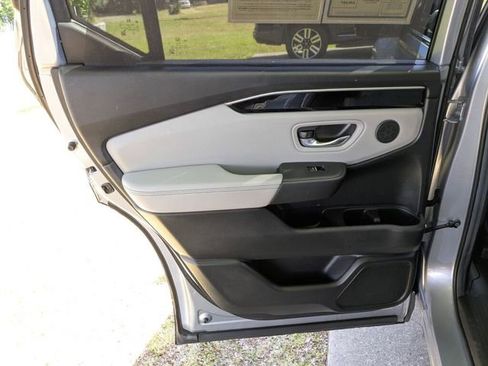 Certified 2025 Honda Pilot Touring image 37