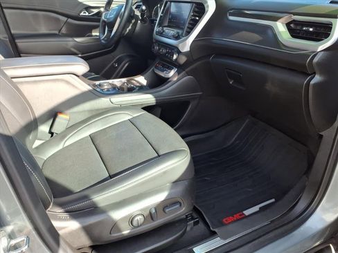 Used 2023 GMC Acadia SLT w/ Elevation Edition image 9