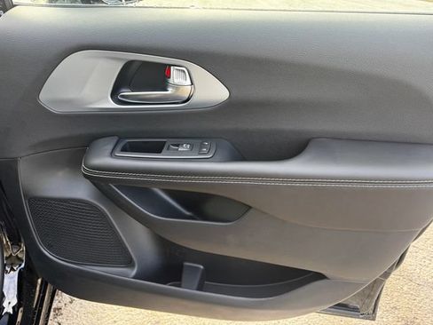 New 2026 Chrysler Pacifica Limited FWD image 13