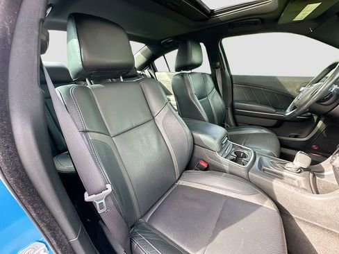 Used 2016 Dodge Charger R/T w/ Premium Group image 32