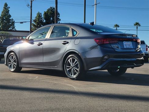 Used 2023 Kia Forte LXS image 2