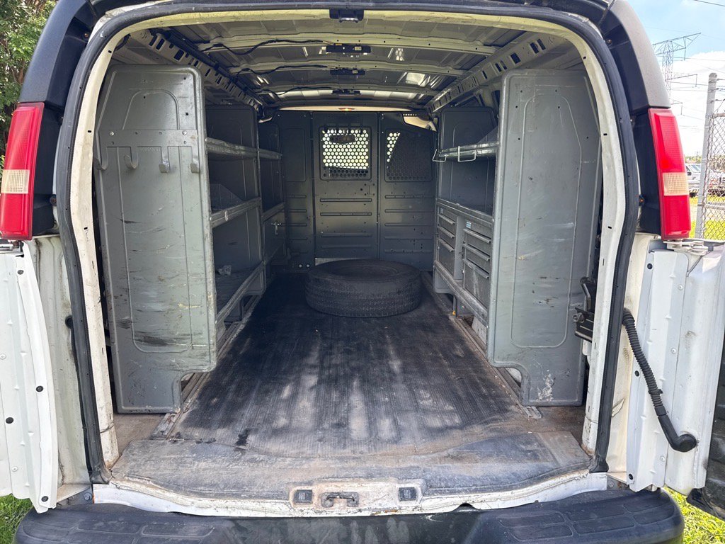 Used 2015 Chevrolet Express 2500 RWD image 9