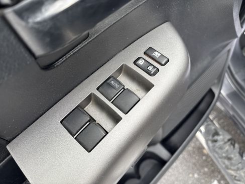 Used 2012 Toyota Tundra 4x4 CrewMax image 16