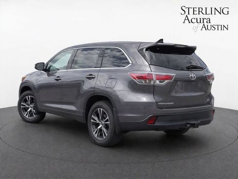 Used 2016 Toyota Highlander XLE FWD image 3