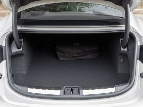 Certified 2026 Porsche Taycan AWD/4WD image 30