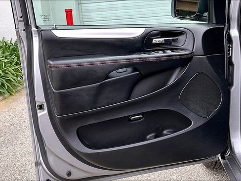 Used 2019 Dodge Grand Caravan GT image 20