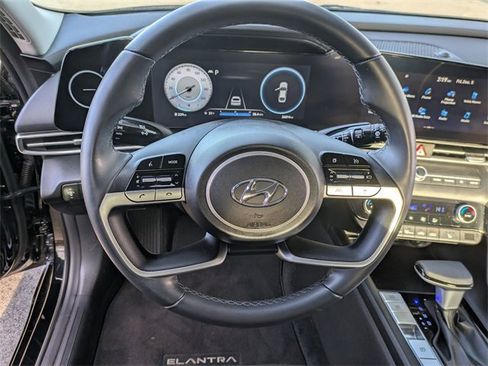 Certified 2023 Hyundai Elantra SEL w/ Convenience Package image 17