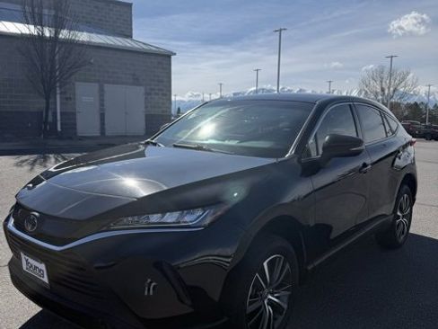 Certified 2022 Toyota Venza LE image 6