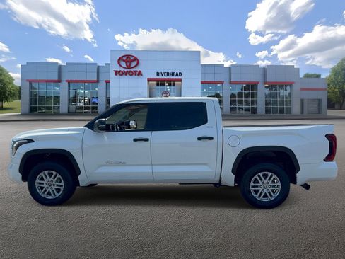 Used 2023 Toyota Tundra SR5 w/ SR5 Convenience Package AWD/4WD image 4