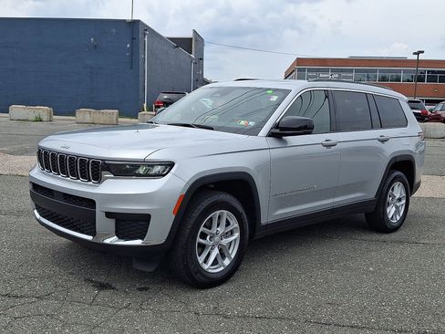 Used 2024 Jeep Grand Cherokee L Laredo AWD/4WD image 3