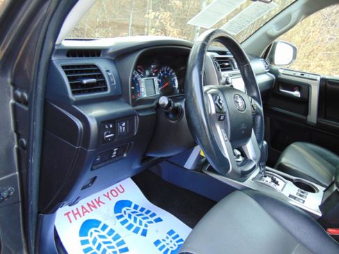 Used 2015 Toyota 4Runner SR5 Premium image 26