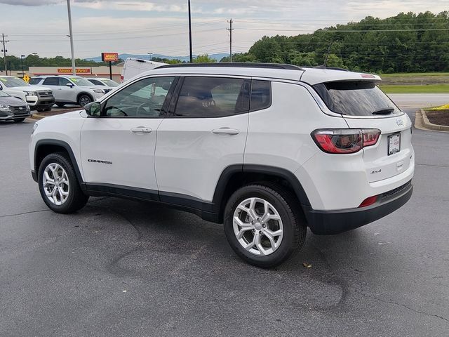Used 2024 Jeep Compass Latitude AWD/4WD image 5