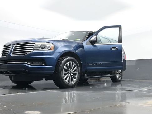 Used 2016 Lincoln Navigator Select image 34