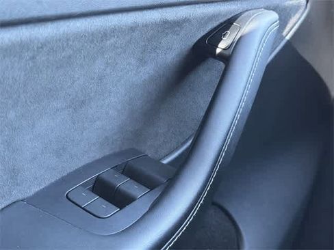 Used 2023 Tesla Model Y Long Range image 19