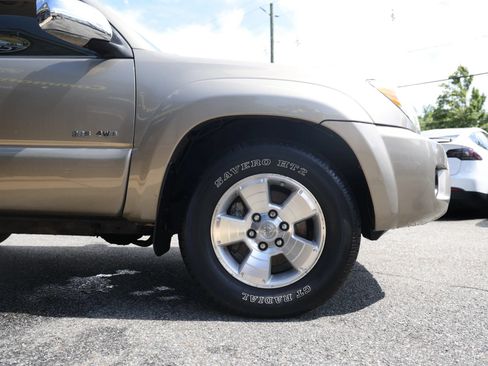 Used 2007 Toyota 4Runner SR5 AWD/4WD image 10