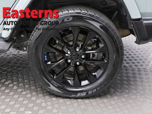 Used 2023 Jeep Wrangler Unlimited Sahara w/ Cold Weather Group AWD/4WD image 8