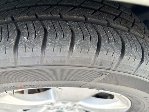 Used 2013 Toyota Sienna LE w/ Towing Pkg FWD image 34