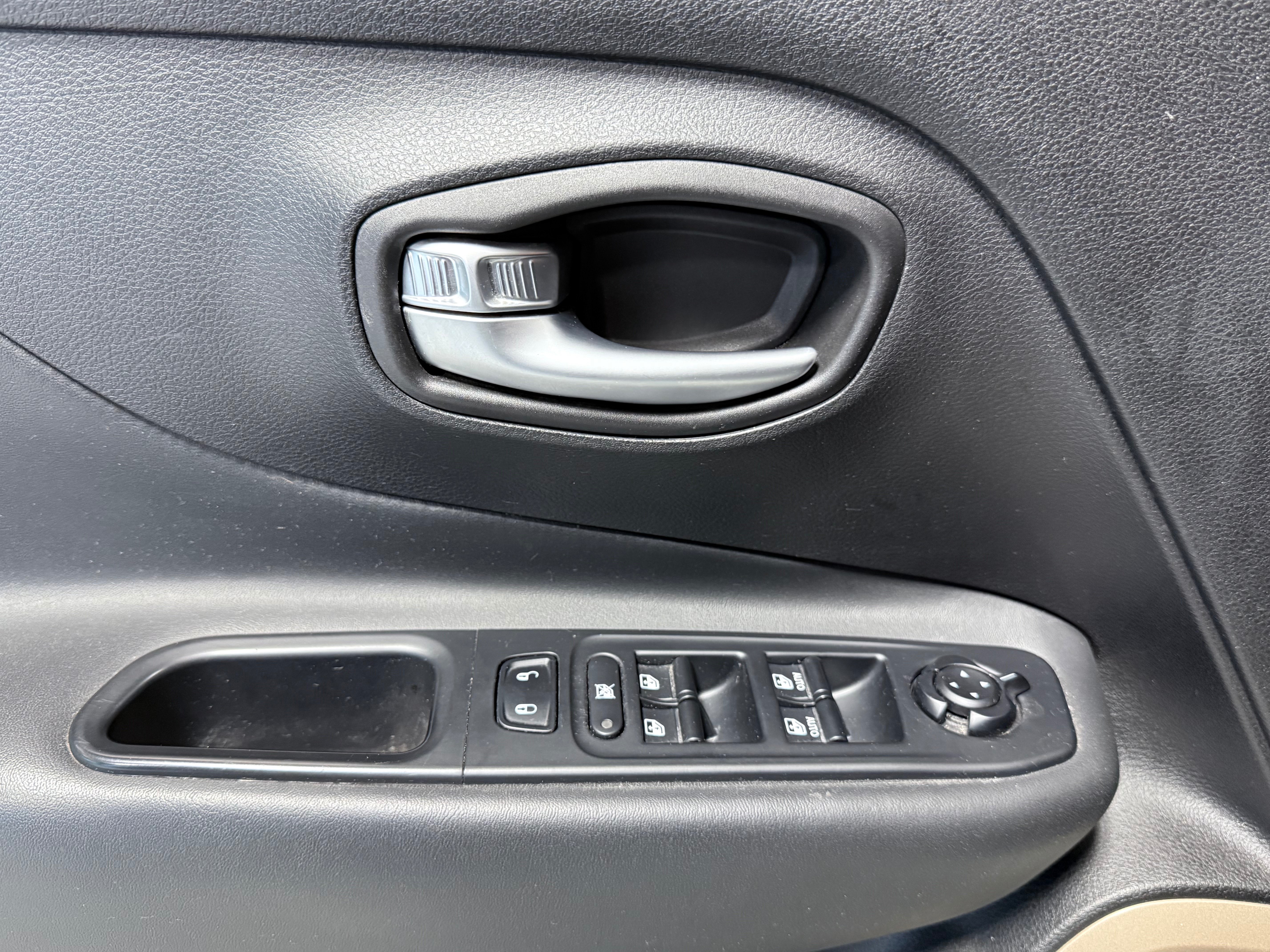 Used 2016 Jeep Renegade Limited w/ Advanced Technology Group AWD/4WD image 15
