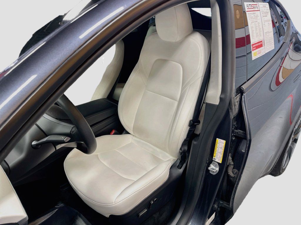 Used 2024 Tesla Model Y Long Range AWD/4WD image 18