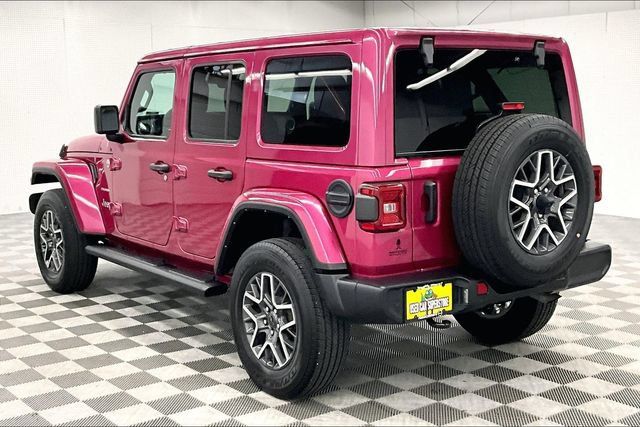 Used 2024 Jeep Wrangler Unlimited Sahara w/ Technology Group AWD/4WD image 2
