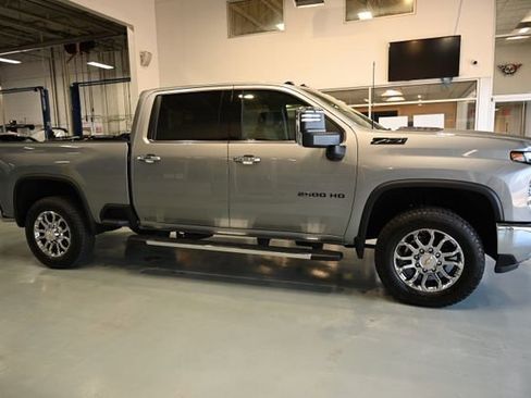 New 2026 Chevrolet Silverado 2500 LTZ w/ LTZ Premium Package AWD/4WD image 4