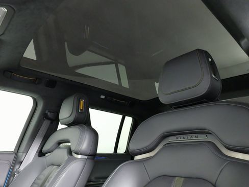 Used 2023 Rivian R1S Adventure image 31