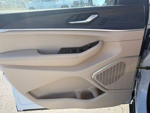 New 2025 Jeep Grand Cherokee Limited w/ Luxury Tech Group II image 12