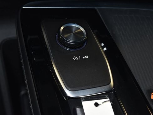 Used 2025 Buick Enclave Preferred image 13