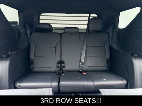 Used 2024 Chevrolet Traverse RS FWD image 12