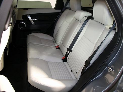 Used 2023 Land Rover Discovery Sport SE image 13