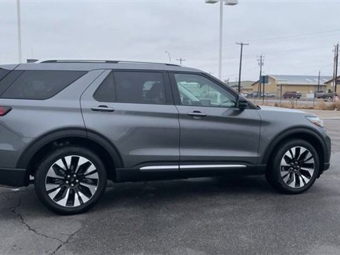 Used 2025 Ford Explorer Platinum w/ LUX Leather Package image 2