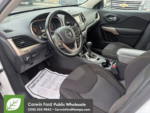 Used 2017 Jeep Cherokee Latitude image 12