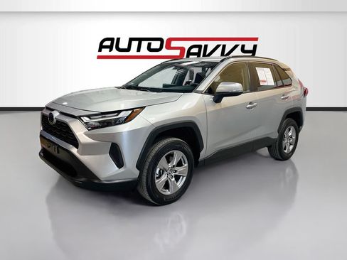 Used 2025 Toyota RAV4 XLE AWD/4WD image 3