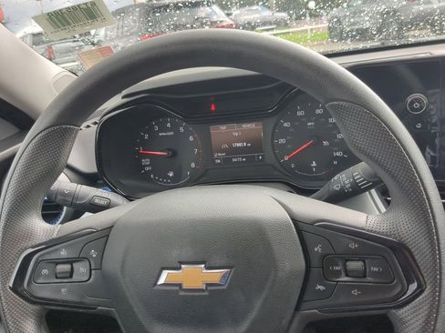 Used 2024 Chevrolet Trax LS w/ LS Convenience Package FWD image 14