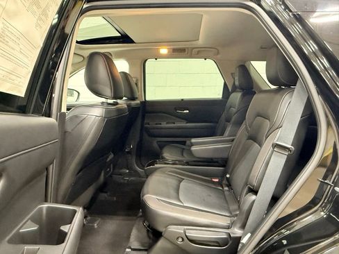 Used 2023 Nissan Pathfinder SL w/ SL Premium Package AWD/4WD image 31